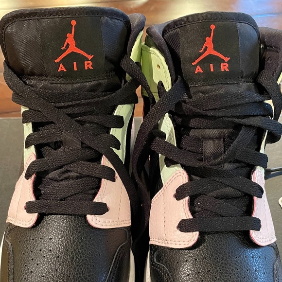 Air Jordan 1 Mid SE GLOW IN THE DARK size 6Y or 7.5W NIKE - Picture 6 of 10